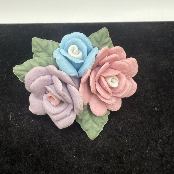 Purple and Blue Clay Flowers on Turritella Shell Pin - Picture 1 of 2